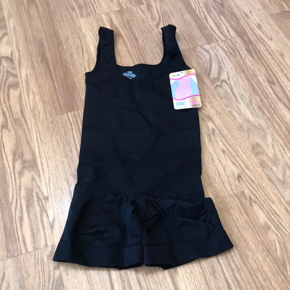 Inteco NWT figure shaped size S/M